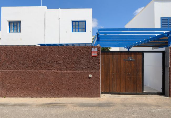 Townhouse in Playa Blanca - Casa O Náutico Laxe con Jacuzzi